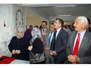 Hafik Halk Eğitim Merkezi yıl sonu sergisi açtı