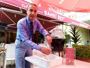 Edirne'de turistleri serinleten ikram