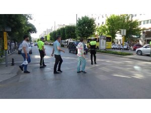 Trafik polislerinden öncelik yayanın uygulaması