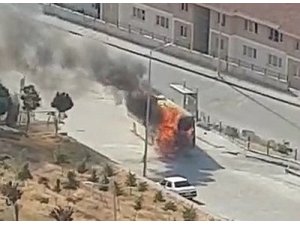 Belediye otobüsü alev alev yandı