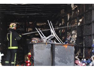 Tuhafiye dükkanı alev alev yandı, o anlar böyle görüntülendi