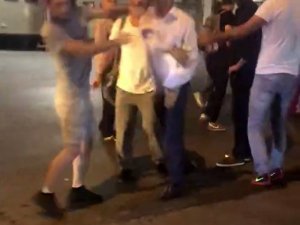 Otobüs şoförü ile yolcuların tekme tokat kavgası kamerada