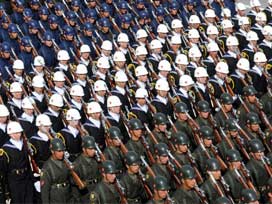 Asker sayısında Rusya ile yarışıyoruz