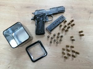 Şüpheli otomobilde tabanca ve mermiler bulundu