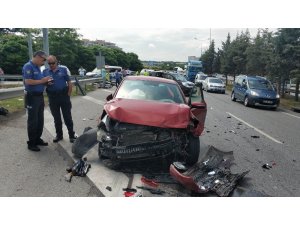Samsun’da otomobil geri geri gelen araca çarptı: 3 yaralı