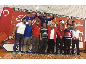 Vanlı güreşçi Türkiye birincisi oldu
