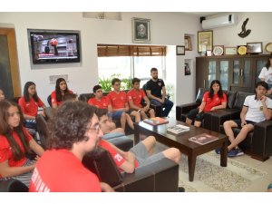 Şampiyon yüzücülerden  Eskici’ye ziyaret