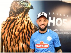 Moroziuk sözleşme imzaladı