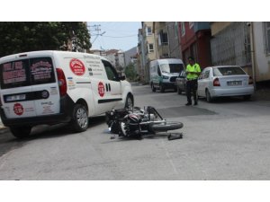 Ticari araçla motosiklet çarpıştı:1 yaralı