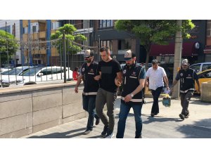 FETÖ şüphelisi mezuniyet töreninde yakalandı