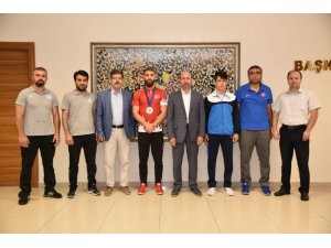 Milli sporculardan Başkan Pekyatırmacı’ya ziyaret
