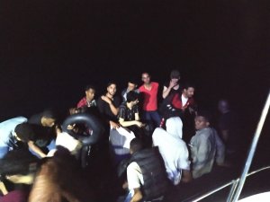 Bodrum’da lastik botla kaçmaya çalışan 51 kaçak göçmen yakalandı