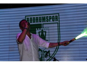 Hakan Altun, Bodrumspor dayanışma gecesinde sahne aldı
