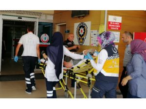 Saman indirirken römorktan düştü