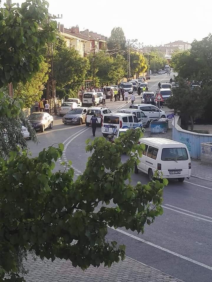 Genç öğretmeni öldürdü, annesini ve kardeşini ağır yaraladı