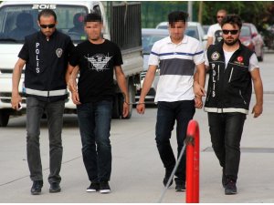 Dizide uyuşturucuyu özendiren sahnedeki oyunculara gözaltı