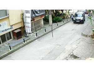 Araçtan cep telefonu çalan hırsız önce güvenlik kamerasına, sonra polislere yakalandı