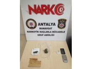 Şüphe üzerine durdurulan araçta uyuşturucu çıktı