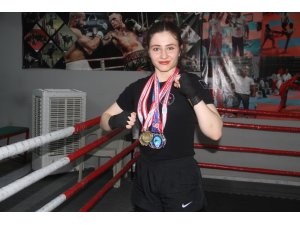 Elif, Kick Boks’ta Milli Takım’a yükselmek istiyor