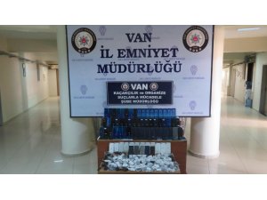 Van’da 250 bin TL değerinde kaçak telefon ve aksesuarı ele geçirildi