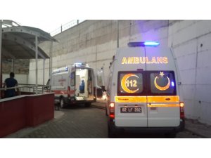 Otomobil traktöre arkadan çarptı: 7 yaralı