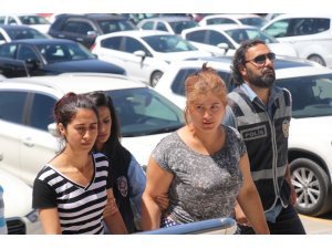 Dilcilik yöntemiyle evlere giren hırsızlar yakayı ele verdi