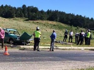 Hafif ticari araç ile otomobil çarpıştı: 1 ölü, 3 yaralı