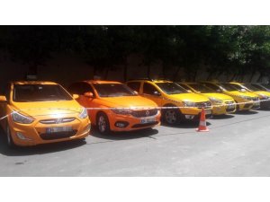 Turistleri dolandıran taksi çetesine operasyon: 23 gözaltı