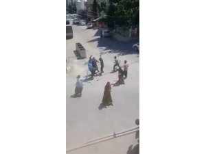 Kadın erkek demeden eline sopayı alan kavgaya tutuştu