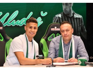 Konyaspor'da Alper Uludağ imzayı attı