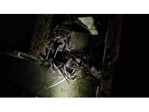 Şile’de iki katlı ahşap bina çöktü