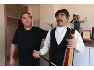 "Kemençe çalan android heykel" turistleri eğlendirecek