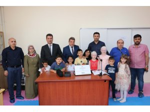 Görme engelli öğrencilere, teknoloji seti