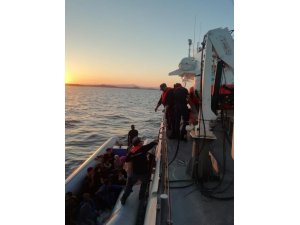 Denizde sürüklenen 27 mülteci sahil güvenlik tarafından kurtarıldı