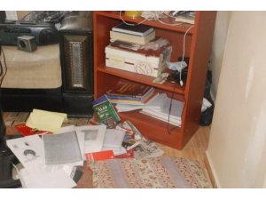 Girdikleri evden bir şey çalmadan kaçtılar
