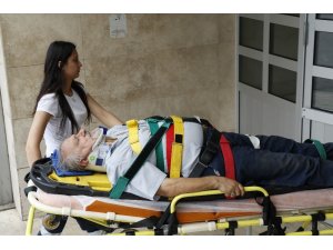 İşe başladığı gün kamyonu devirdi