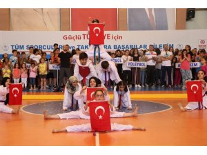 Nevşehir’de yaz spor okulları bin 500 öğrencinin katılımıyla başladı