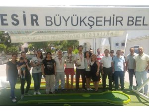 Erdek’te mini golf’ turnuvası yapıldı