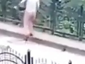 Temizlik işçisinden kan donduran hareket