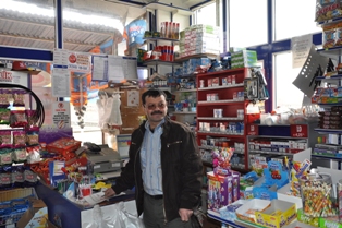 Marketten sigara çaldılar