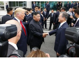 Trump ve Kim silahsızlandırılmış bölgede buluştu