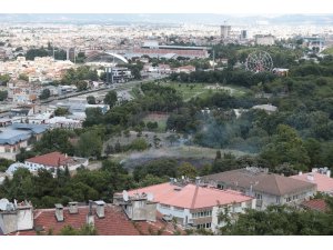 Tarihi hamamın yanında çıkan yangın korkuttu