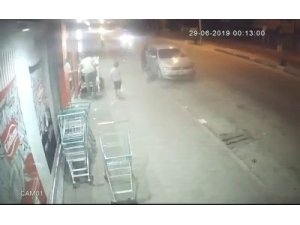 Canını hiçe sayıp çocuğu aracın altında kalmaktan kurtardı