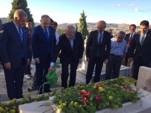 Kılıçdaroğlu, Kırşehir’de ‘hak, hukuk, adalet’ sloganı ile karşılandı