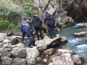 Selfie çekerken kayalıklardan düşen gencin yakınlarının feryadı yürekleri dağladı