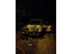 Hareket halindeki otomobil alev aldı