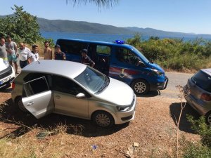 Aracın camını kırıp milli boksörün çantasını çaldılar