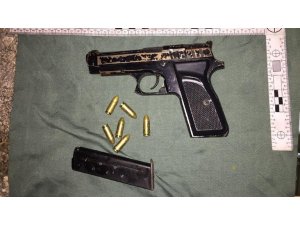 Polisten kaçan 15 yaşındaki çocuğun aracından silah çıktı
