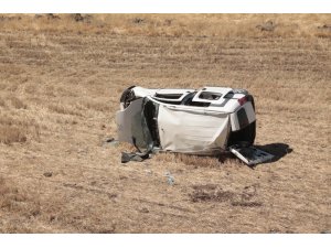 Köpeğe çarpmamak direksiyonu kırdı, tarlaya uçtu: 2’si çocuk 5 yaralı