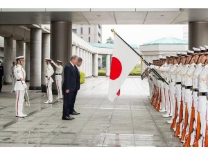 Bakan Akar, Japon mevkidaşı tarafından Askeri törenle karşıladı